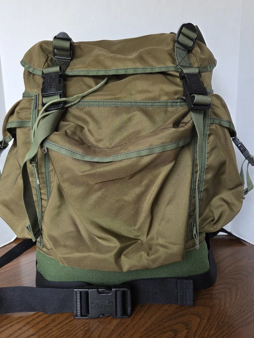 VTG L.L.Bean Continental Rucksack/Backpack Military Khaki/Green **MINOR FLAWS**